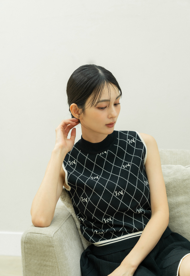 LE.NAN Logo Mock-neck Sleeveless Knit