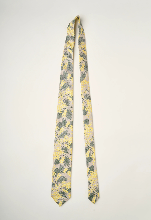 giraffe 雪上に咲く春の花|ミモザタイ