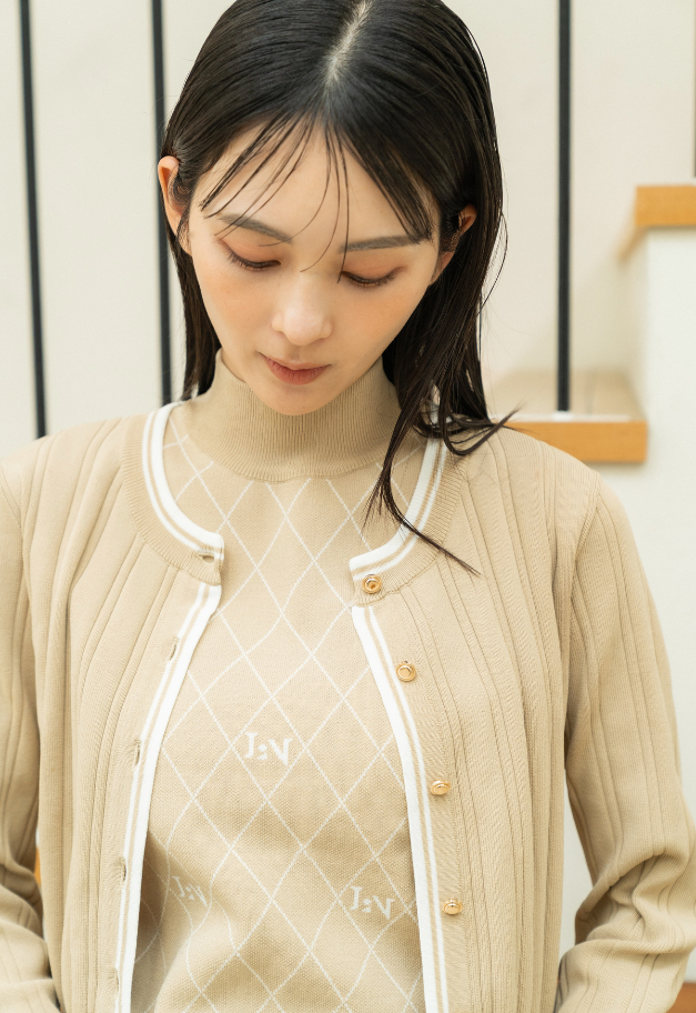 LE.NAN Logo Mock-neck Sleeveless Knit