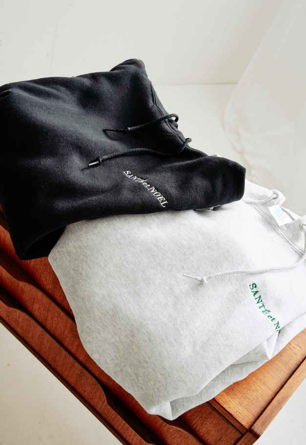 【別注 SANTÉ et NOEL限定/RESTOCK】RUSSELL ATHLETIC ロゴ刺繍スウェットフーディ