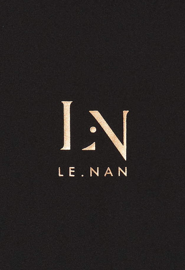 LE.NAN Logo Tape Mock-neck【UNISEX】