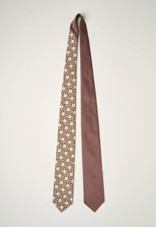 giraffe 小さな幸せを見つけて&チャーミングが、隠せない。|リバーシブルフラワーソリッドタイ