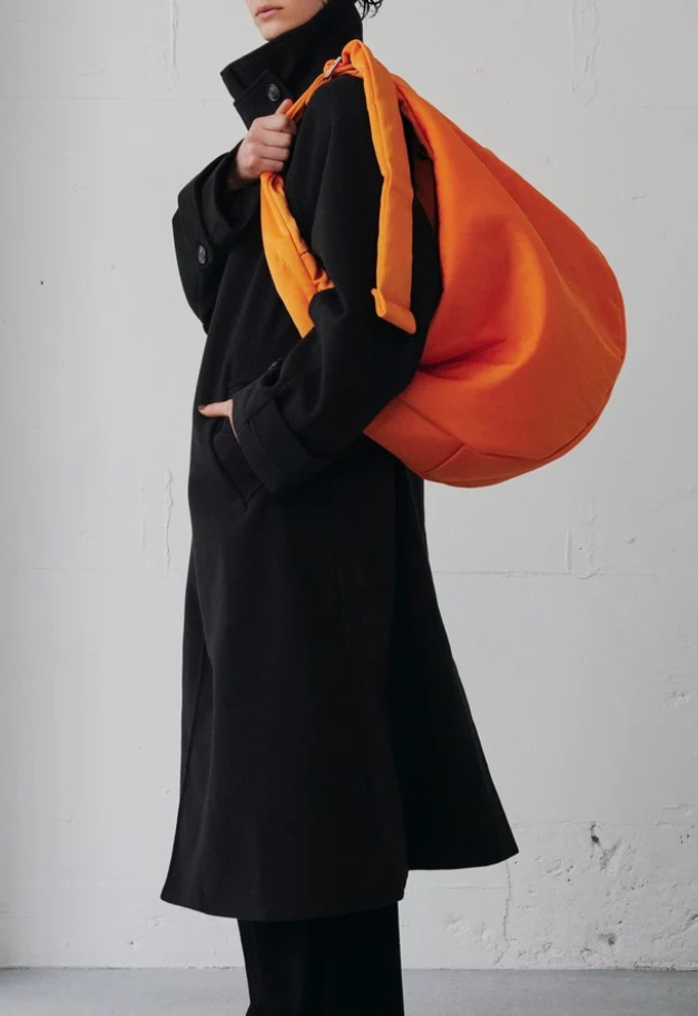 ITTI ANNIE PUFFER BIG MOON BAG/ACRYLIC CERATO BRIGHT【NEW MATERIAL/予約商品】