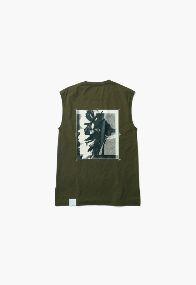 &MOSS 【クーポン割引】DRY TOUCH OVERSIZED BACKPRINT NO SLEEVE T-SHIRTS