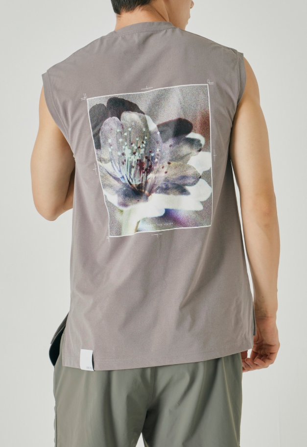 &MOSS 【クーポン割引】DRY TOUCH OVERSIZED BACKPRINT NO SLEEVE T-SHIRTS