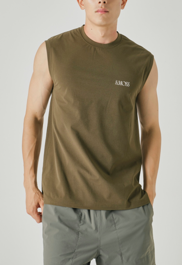 &MOSS 【クーポン割引】DRY TOUCH OVERSIZED BACKPRINT NO SLEEVE T-SHIRTS