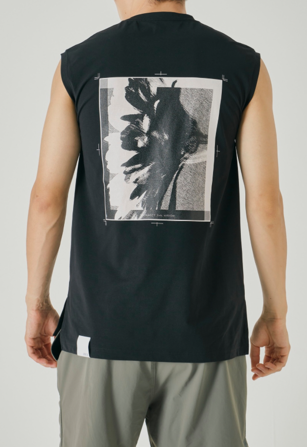 &MOSS 【クーポン割引】DRY TOUCH OVERSIZED BACKPRINT NO SLEEVE T-SHIRTS