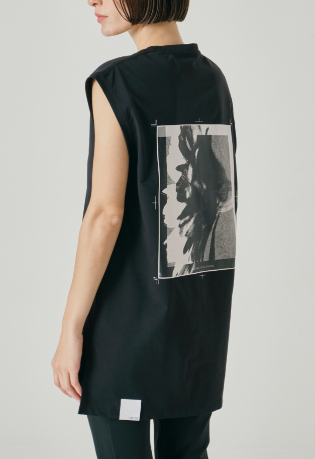 &MOSS 【クーポン割引】DRY TOUCH OVERSIZED BACKPRINT NO SLEEVE T-SHIRTS