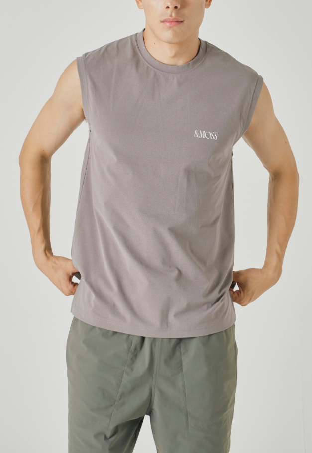&MOSS 【クーポン割引】DRY TOUCH OVERSIZED BACKPRINT NO SLEEVE T-SHIRTS
