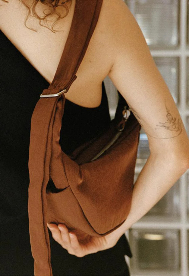 ITTI ANNIE PUFFER MINI MOON BAG/CERATO BRIGHT【予約商品】