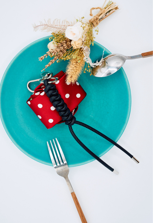 ITTI CRISTY SNAKE KNOT CHARM/STCOW