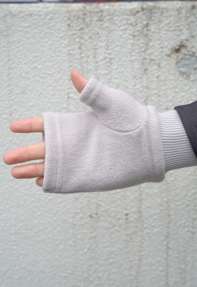 WILD THINGS FLEECE HANDWARMER