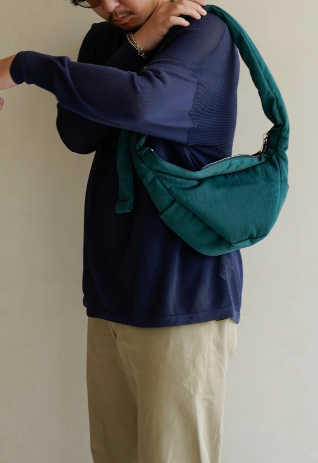 ITTI ANNIE PUFFER MINI MOON BAG/CERATO BRIGHT【予約商品】