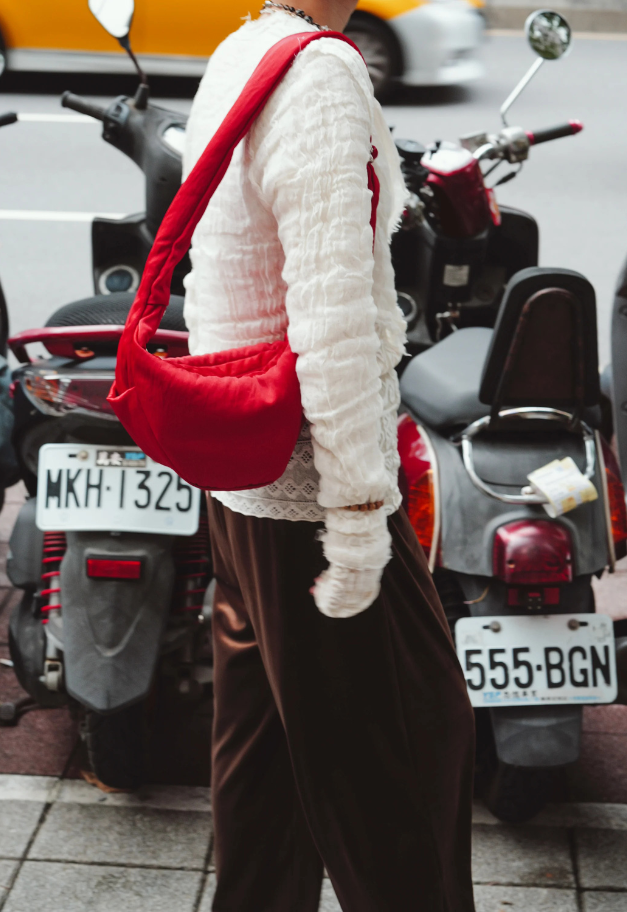 ITTI ANNIE PUFFER MINI MOON BAG/CERATO BRIGHT【予約商品】