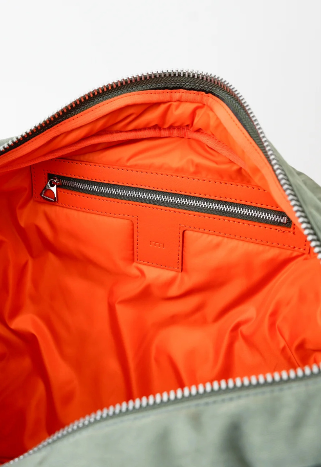 ITTI ANNIE PUFFER BIG MOON BAG/ACRYLIC CERATO BRIGHT【NEW MATERIAL/予約商品】