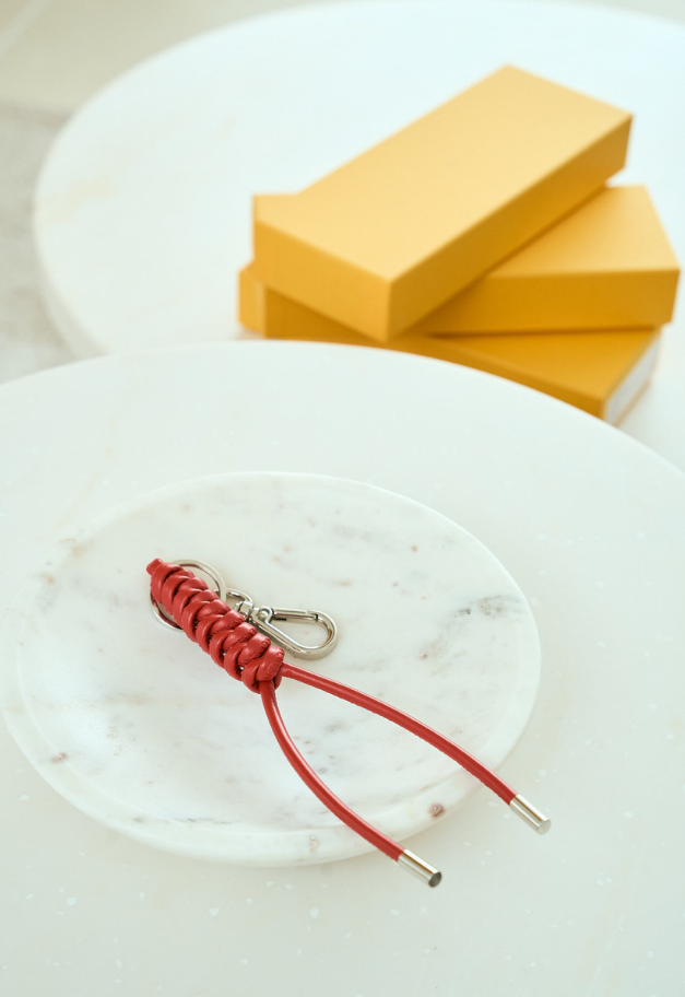 ITTI CRISTY SNAKE KNOT CHARM/STCOW