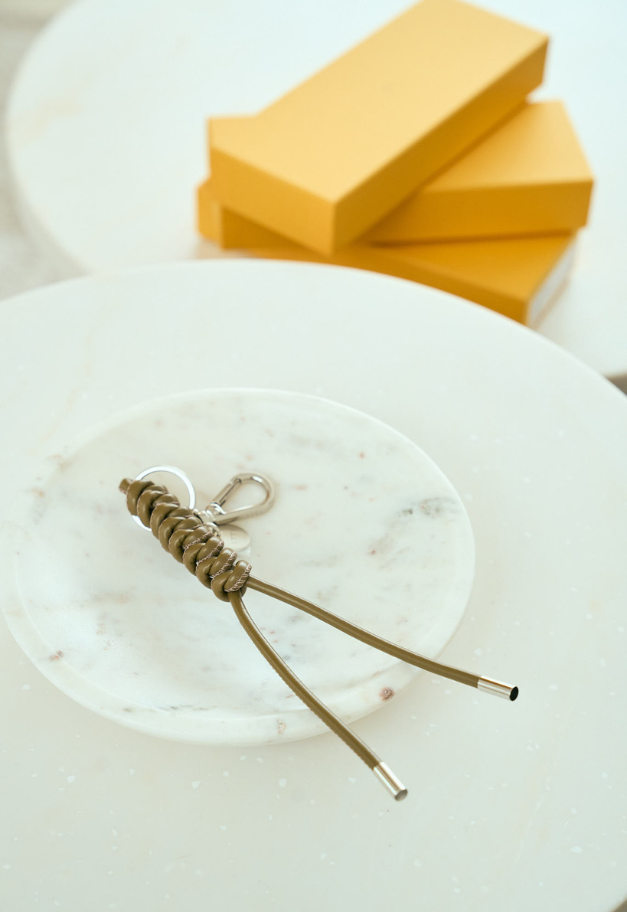 ITTI CRISTY SNAKE KNOT CHARM/STCOW