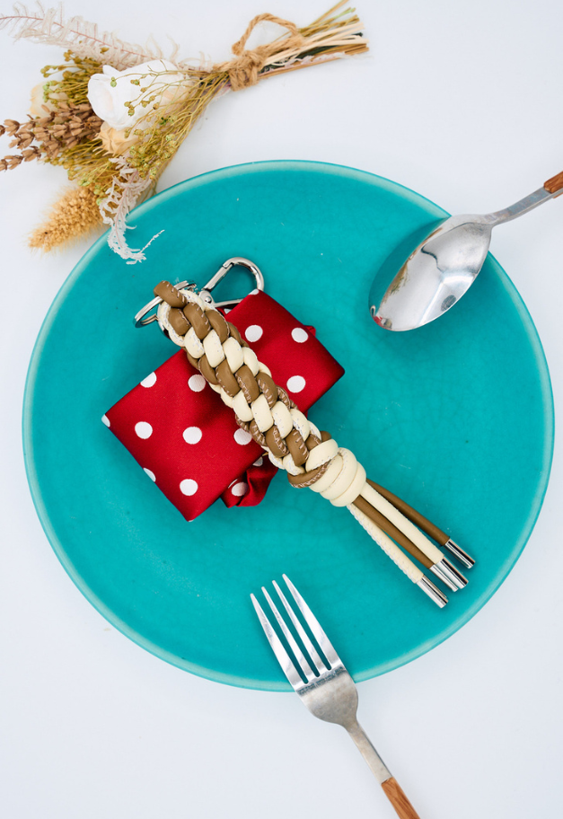 ITTI CRISTY FOLD KNOT CHARM / STCOW