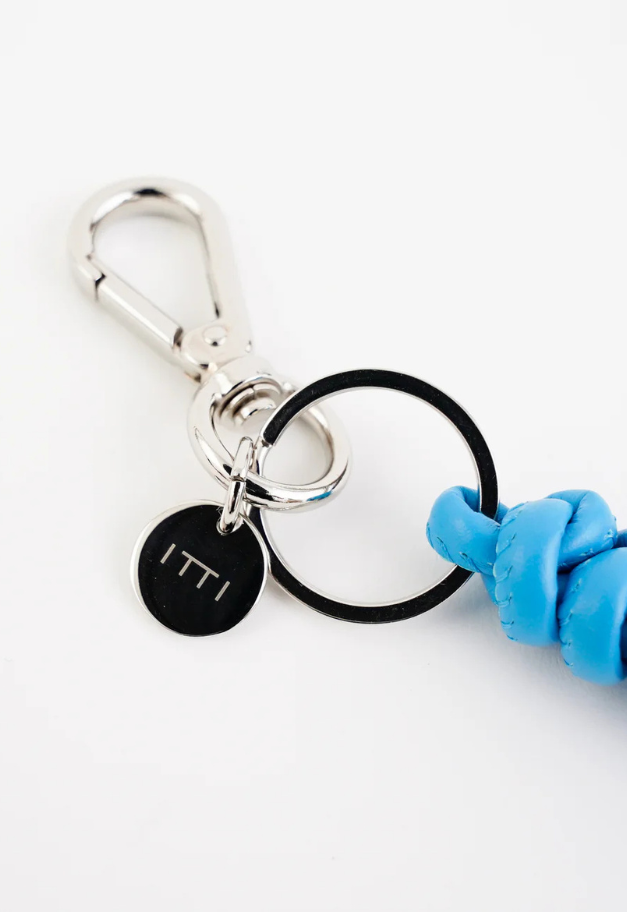 ITTI CRISTY SNAKE KNOT CHARM/STCOW