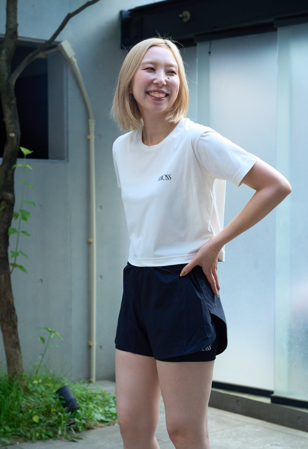 &MOSS SMOOTH TOUCH CROPPED T-SHIRTS【BLACK/WHITE 残りわずか】