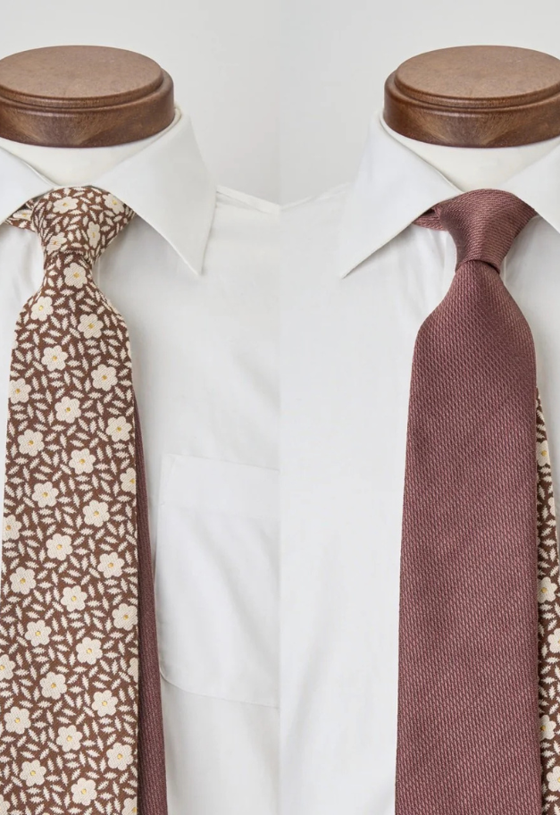 giraffe 小さな幸せを見つけて&チャーミングが、隠せない。｜リバーシブルフラワーソリッドタイ