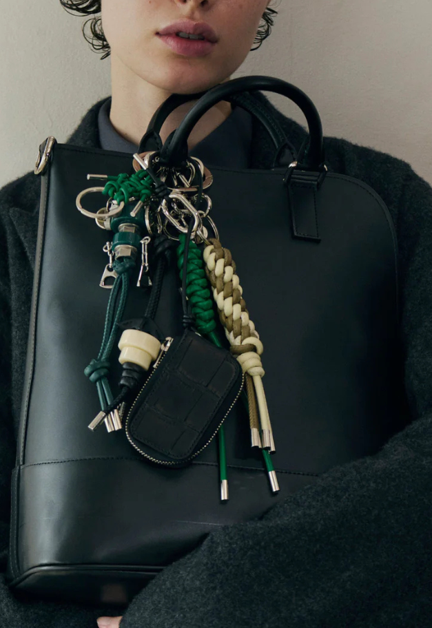 ITTI CRISTY FOLD KNOT CHARM / STCOW