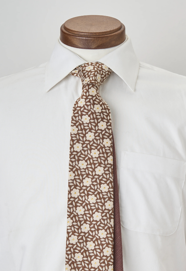 giraffe 小さな幸せを見つけて&チャーミングが、隠せない。｜リバーシブルフラワーソリッドタイ