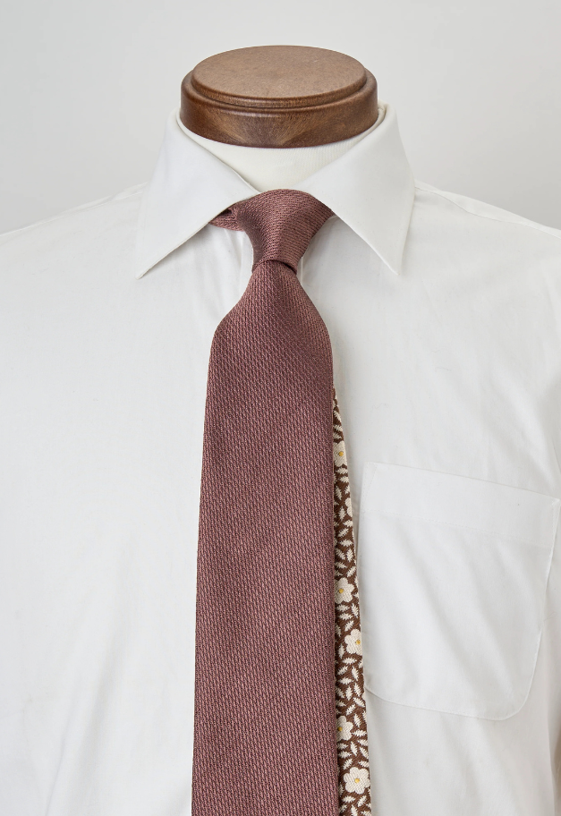 giraffe 小さな幸せを見つけて&チャーミングが、隠せない。｜リバーシブルフラワーソリッドタイ