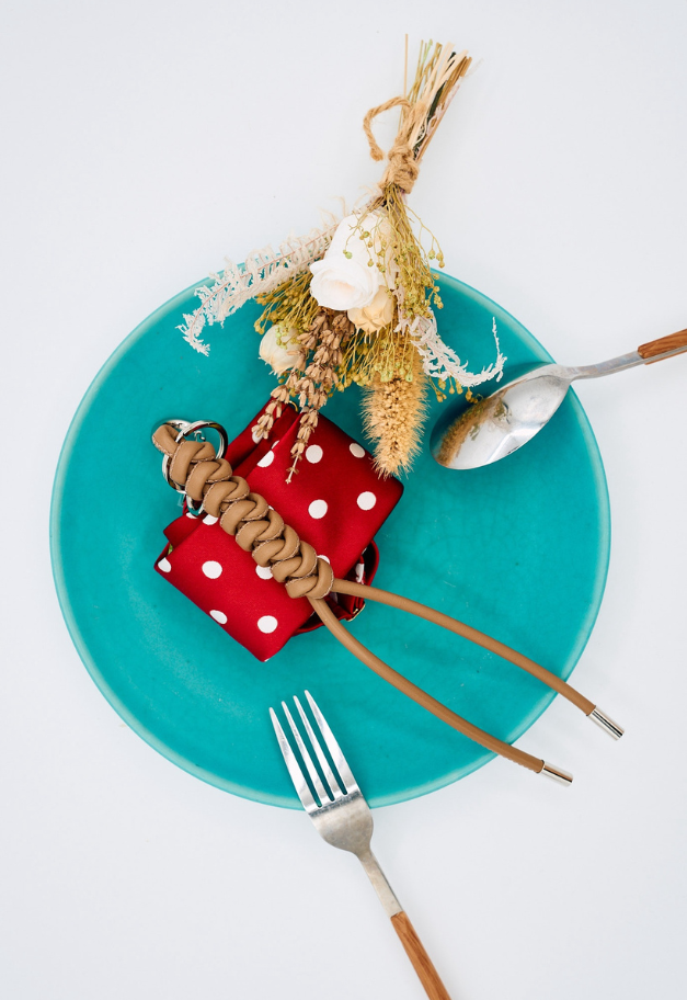 ITTI CRISTY SNAKE KNOT CHARM/STCOW