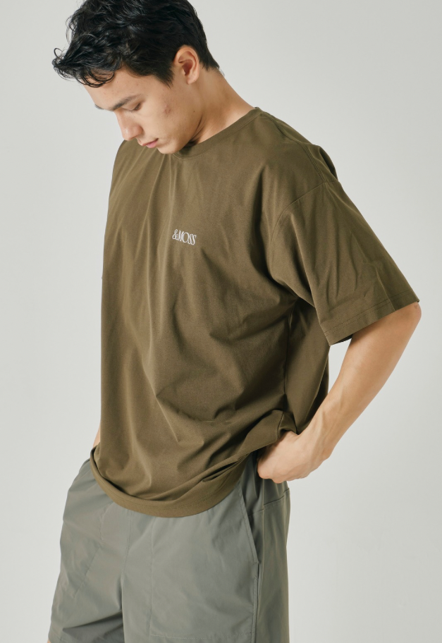 &MOSS 【クーポン割引】DRY TOUCH BACKPRINT T-SHIRTS
