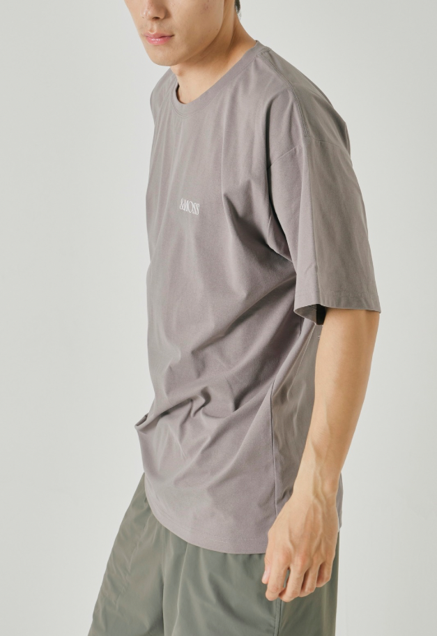 &MOSS 【クーポン割引】DRY TOUCH BACKPRINT T-SHIRTS