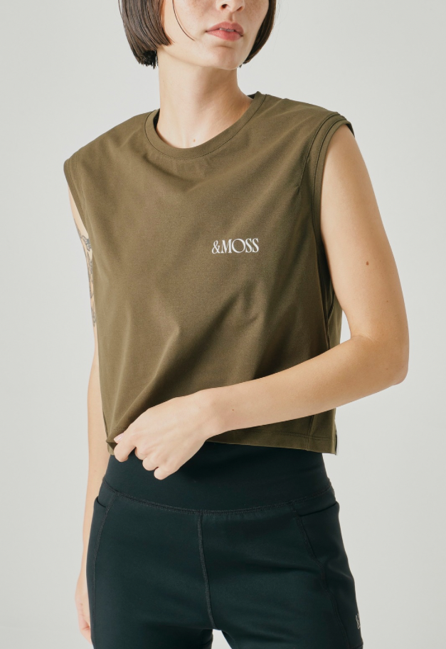 &MOSS 【クーポン割引】SMOOTH TOUCH BACKPRINT CROPPED T-SHIRTS（W）